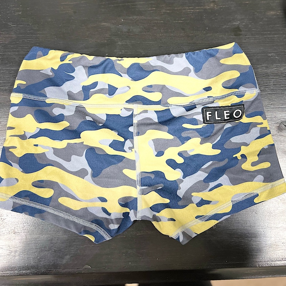 Fleo mid-high rise booty shorts